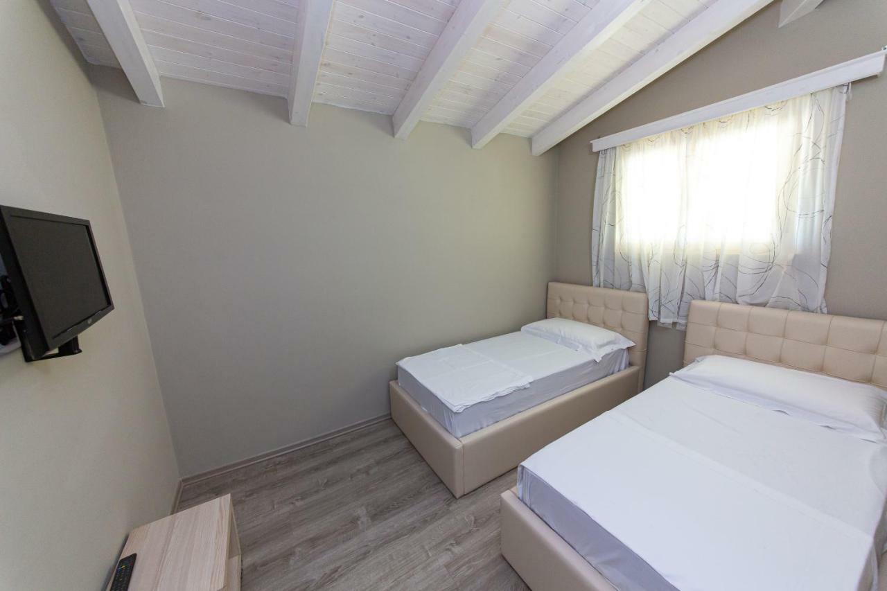 Hotel Roi Radhimë Exterior foto